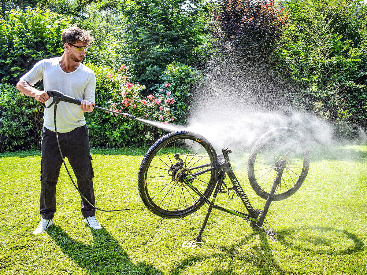 Quickly clean your bike using a high pressure cleaner