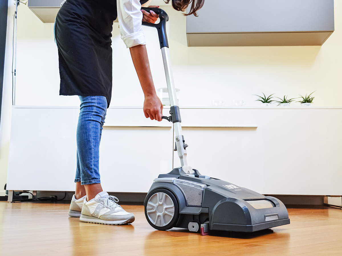 Floor care: cleaning hotel and restaurant floors with a scrubber dryer