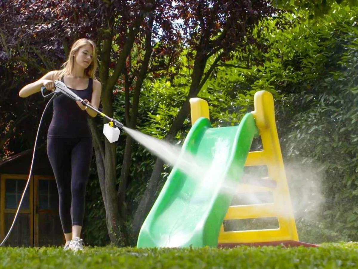 Clean your garden with a high pressure cleaner